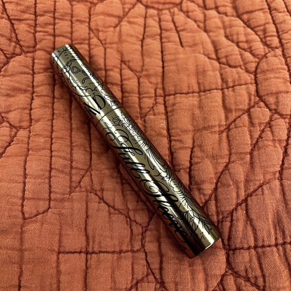 Lunar Beauty Translucent Light Powder & KVD Beauty Full Sleeve Tubing Mascara - Picture 5 of 5